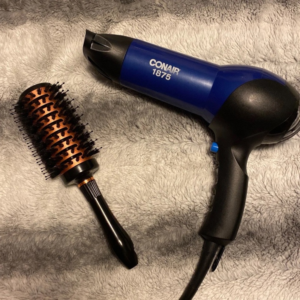 Conair Blowdryer with Conair Blowout Brush